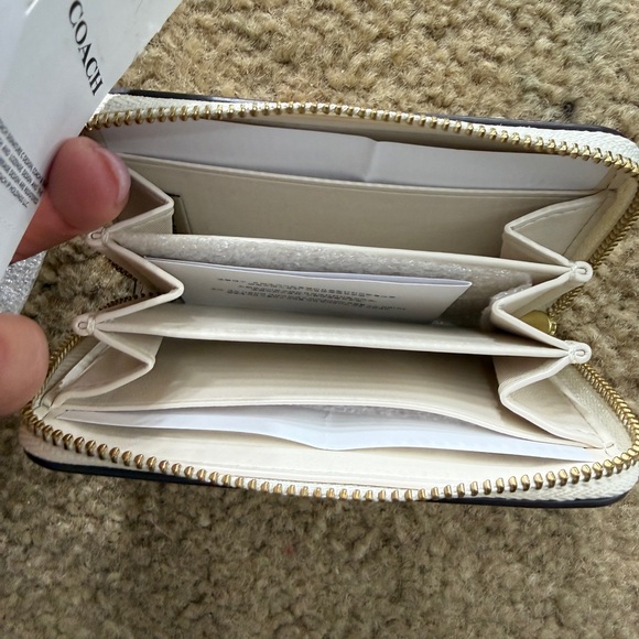 Coach sticker essential zip wallet - Picture 9 of 9